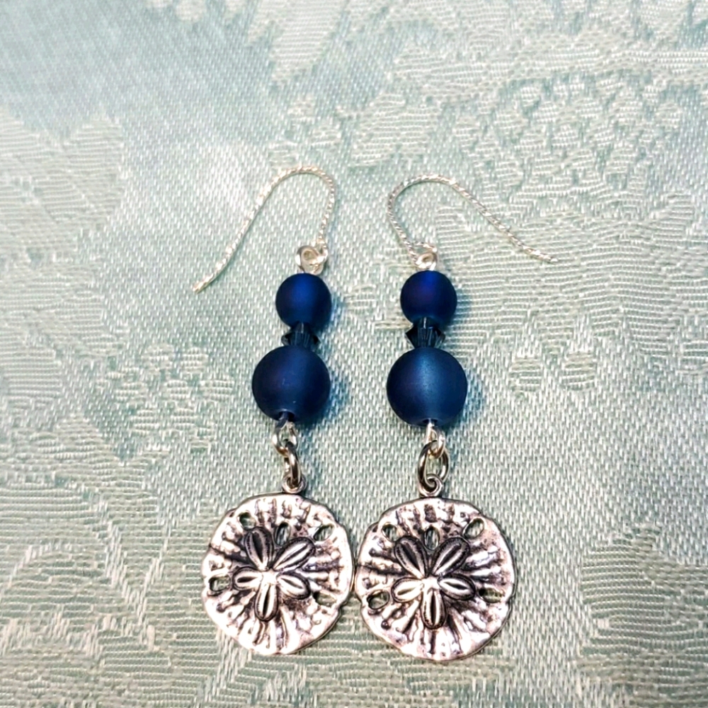 Sterling Silver Pierced Sanddollar Earrings.